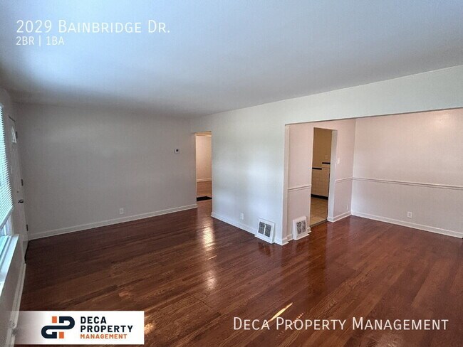 Foto del edificio - 2029 Bainbridge Dr