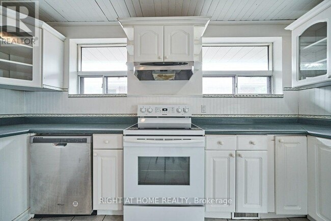 Building Photo - 213 Cabot St