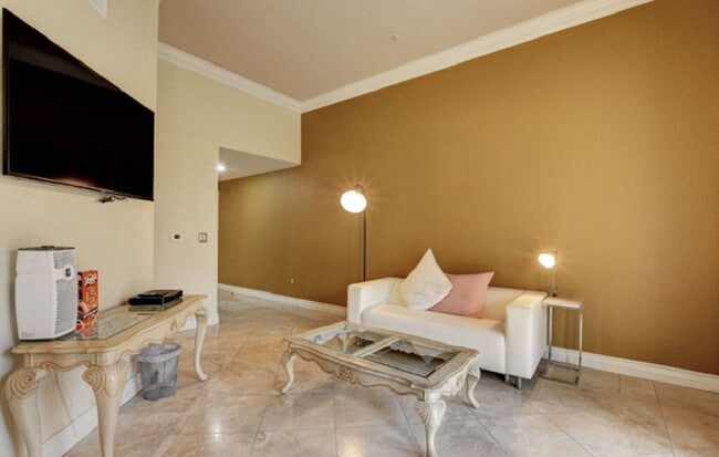 Foto del edificio - Luxury 1-Bedroom Rental in Guard-Gated Meridian – Walk to the Strip!