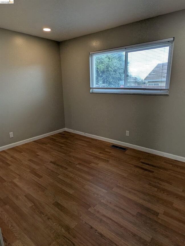 Foto del edificio - 1504 Mission Dr