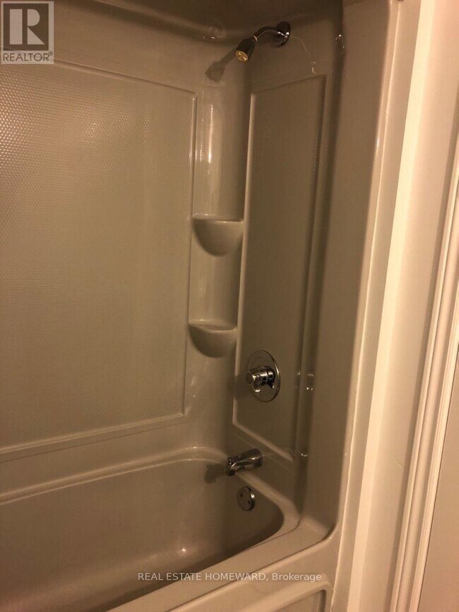 Photo du bâtiment - 460 Cummer Ave