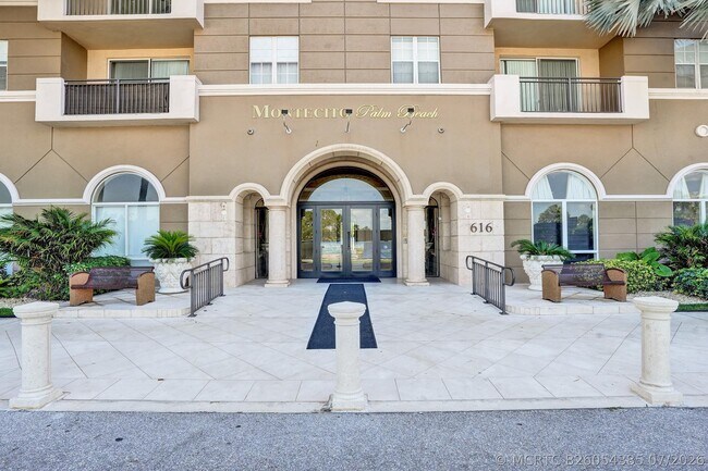 Foto del edificio - 616 Clearwater Park Rd