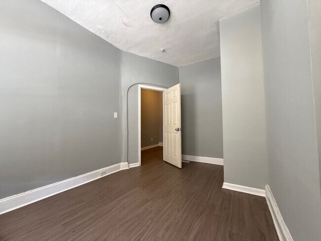 Foto del edificio - Spacious 4 Bedroom House in Baltimore