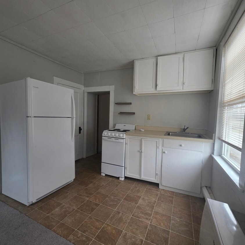 Building Photo - 200 Main St