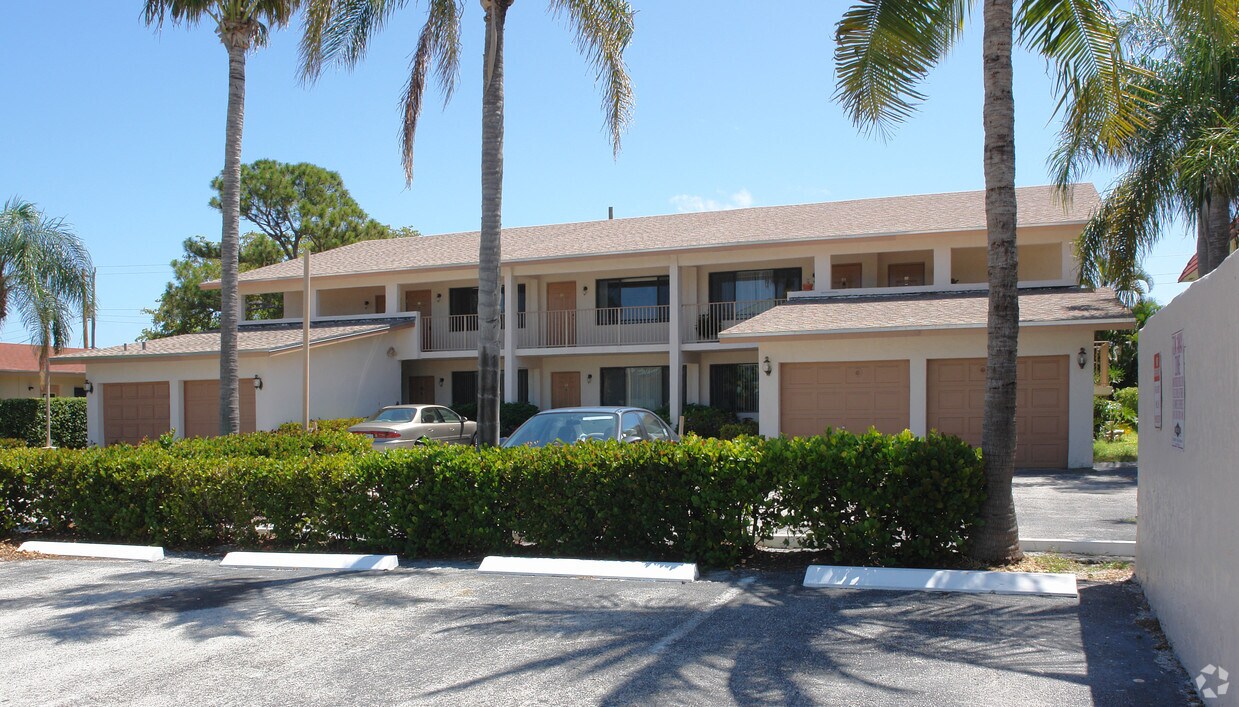 Primary Photo - Palm Court