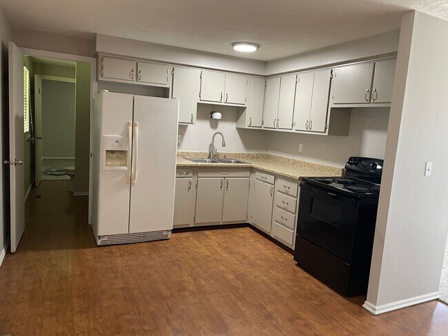 Foto del edificio - 4 Bedroom Home in Huber Heights