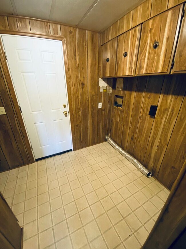 Foto del edificio - 2 Bedroom Home in Suburbs