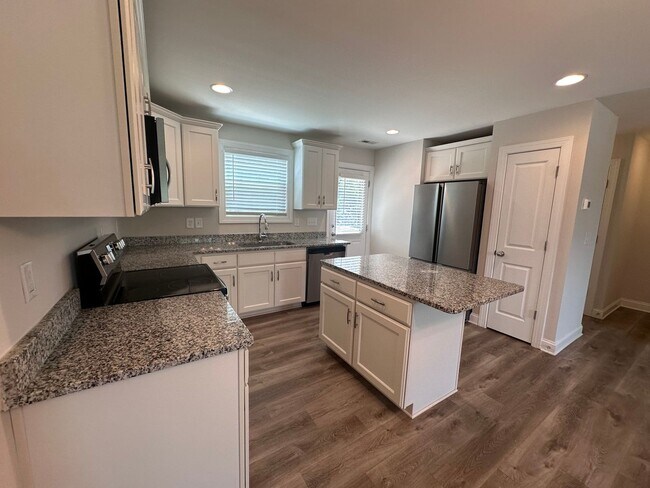 Foto del edificio - Modern 3BR/2.5BA Duplex – Perfect Location...