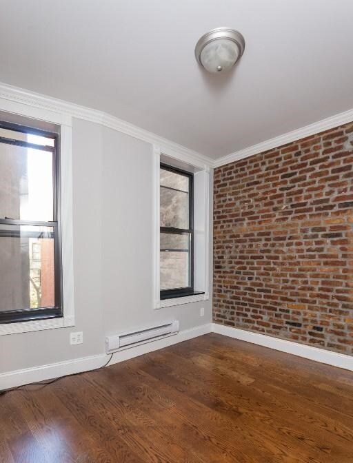 Primary Photo - 232 Elizabeth St