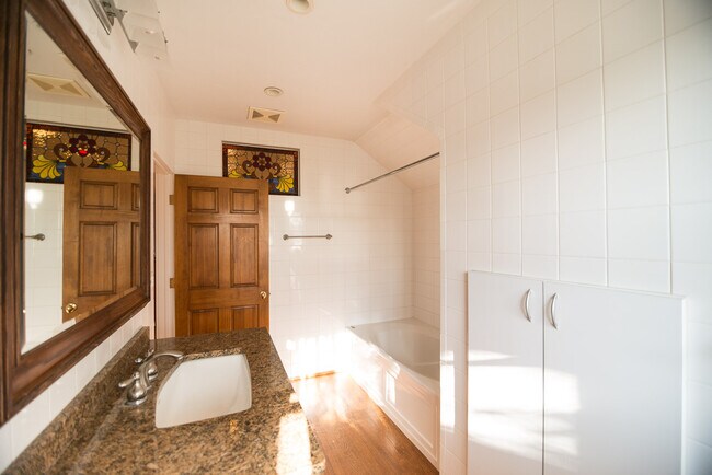 Foto del edificio - 2556 N Kimball Ave