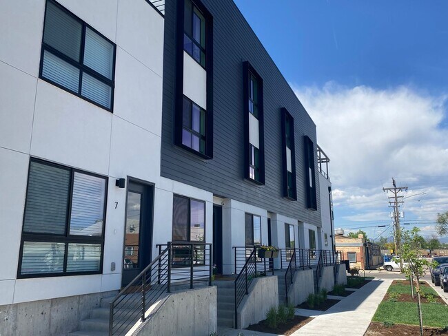 Building Photo - 2400 S Delaware St
