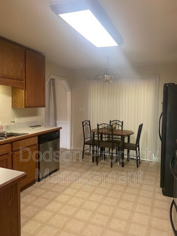 Building Photo - 11 Trotter Ln