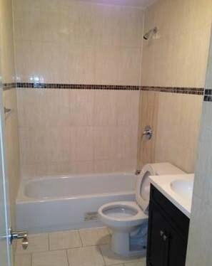 Baño - 14127 84th Dr