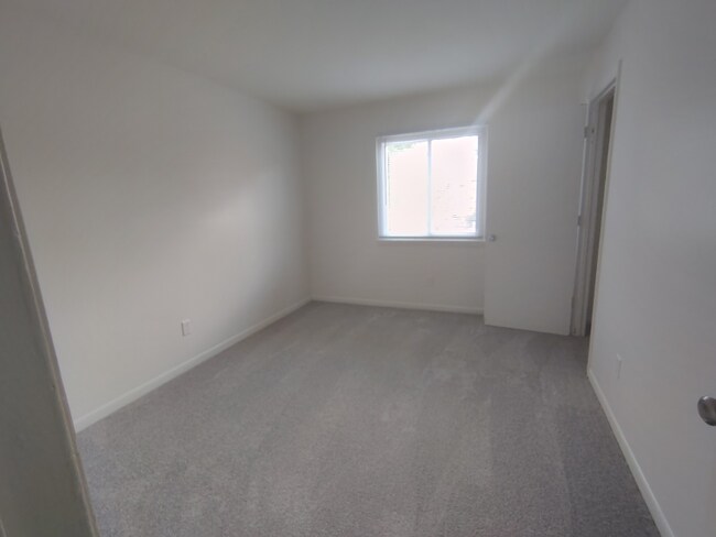 Building Photo - 600 Reusens Rd