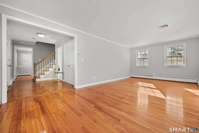 Foto del edificio - 25 Shelter Rock Rd