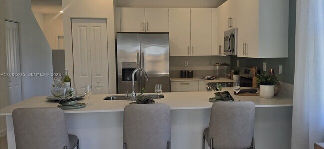 Foto del edificio - 1534 NE 5th Ct