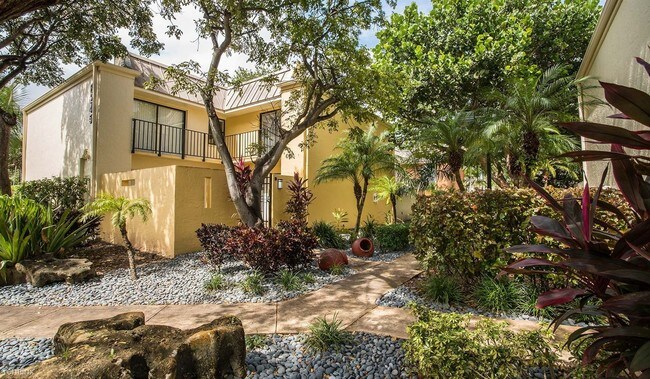 Building Photo - 1 br, 1 bath Apartment - 8339 SW 107th Ave