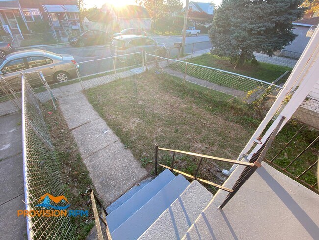 Foto del edificio - 903 Elton Ave