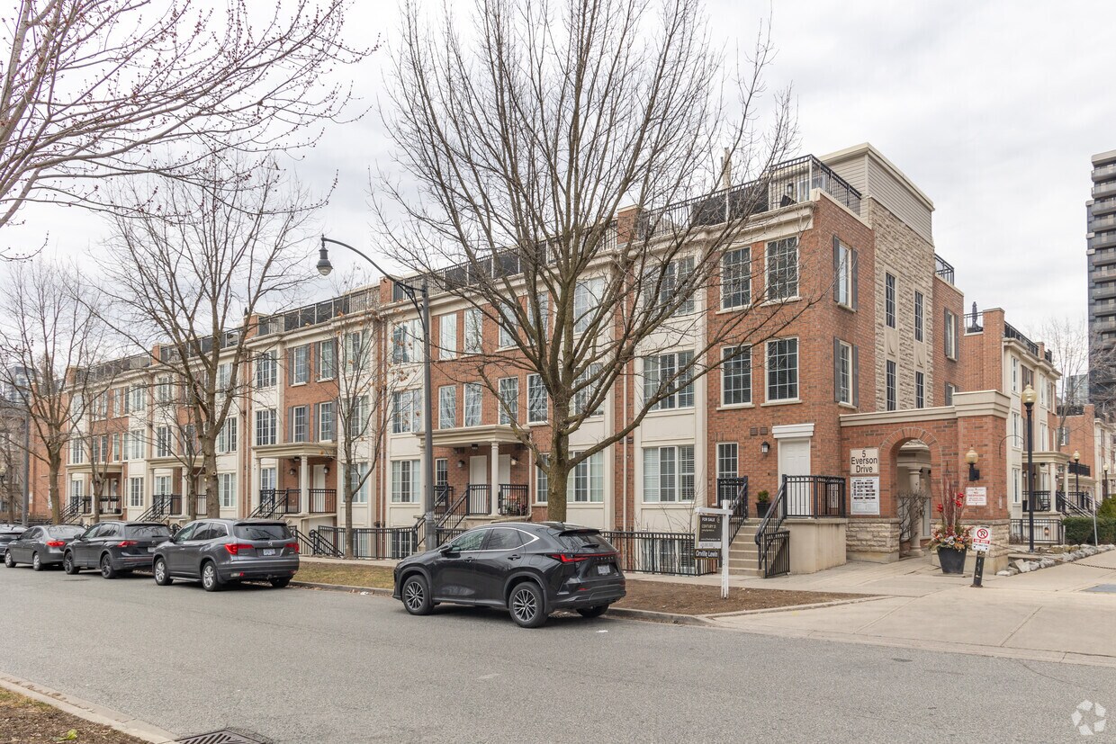 Primary Photo - Toronto Centre Townhomes
