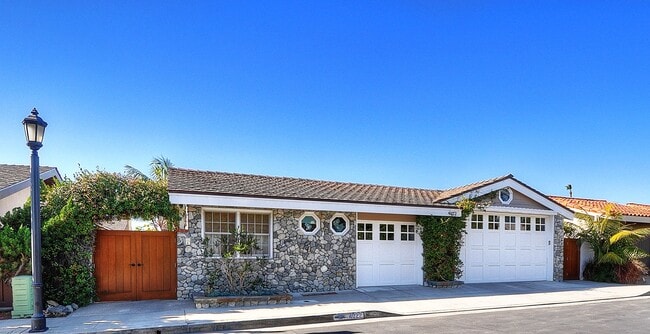 Building Photo - 4022 Calle Marlena