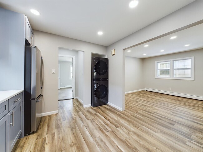 Building Photo - 10 E View Ct