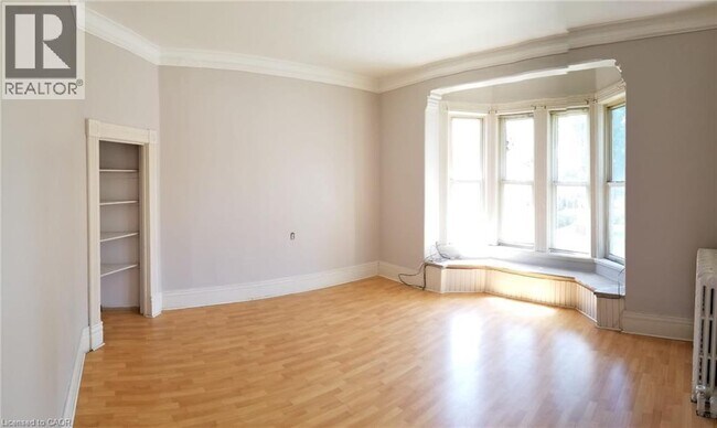 Photo du bâtiment - 448 King St W