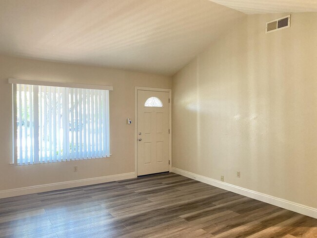 Building Photo - 2612 Mackinaw Way