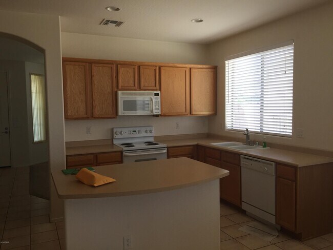 Foto del edificio - 8353 W Carol Ave