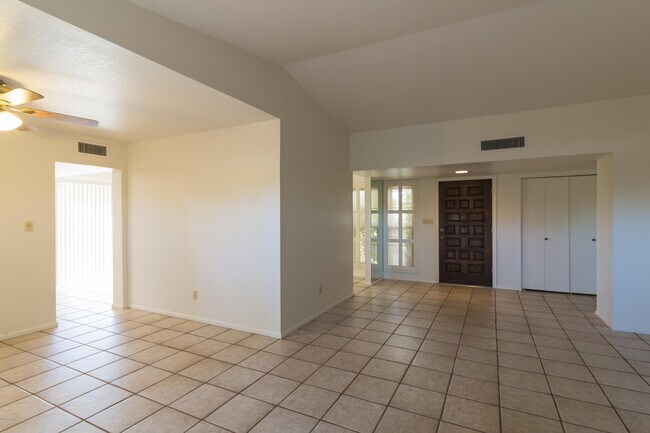 Building Photo - 1501 E Nicolet Ave