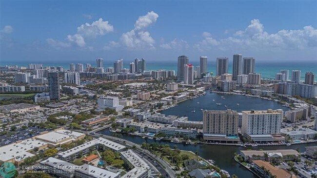 Foto del edificio - 468 Golden Isles Dr