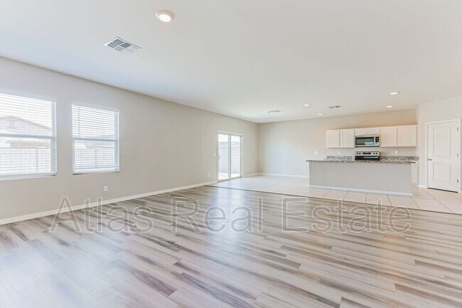 Foto del edificio - 35226 W Santa Clara Ave