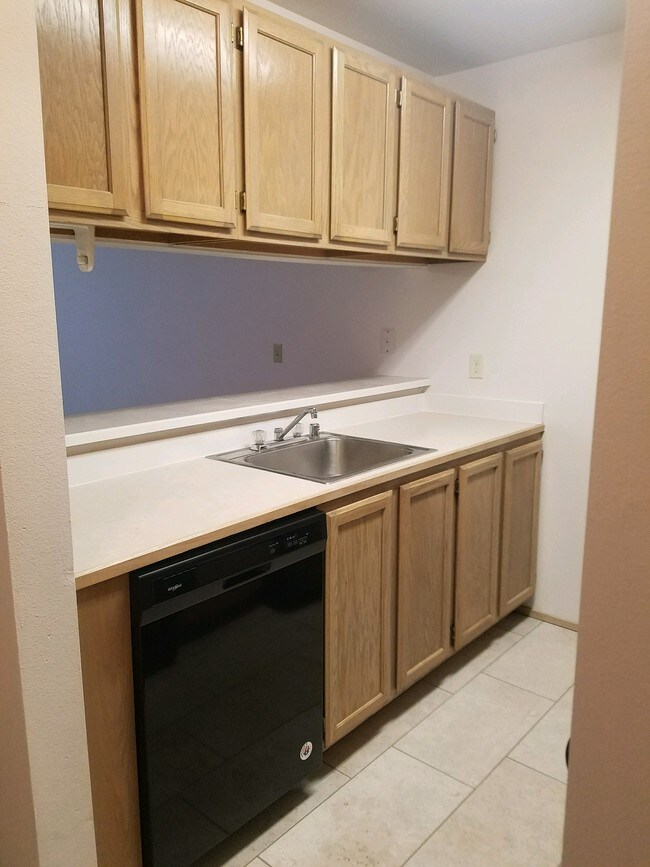 Building Photo - 123 NE Myreboe St