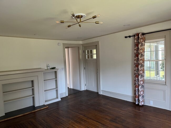 Living room / dining - 1400 Titus Ave