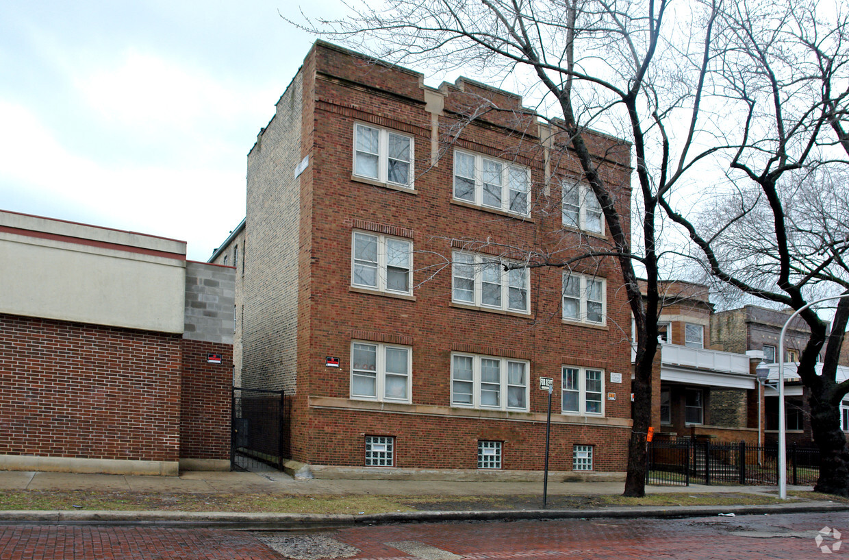 Foto principal - 6923 N Wayne Ave