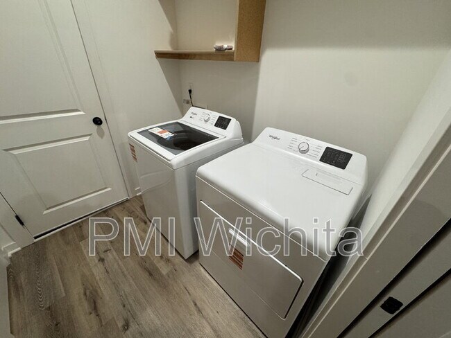 Foto del edificio - 5375 N Pinecrest Ct