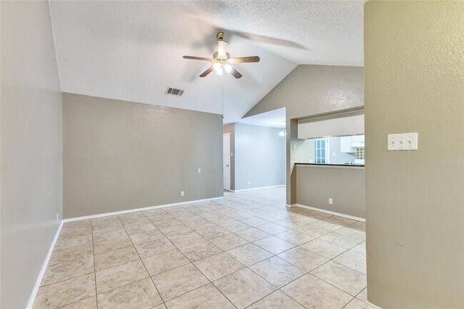 Foto del edificio - 10801 Lanshire Dr