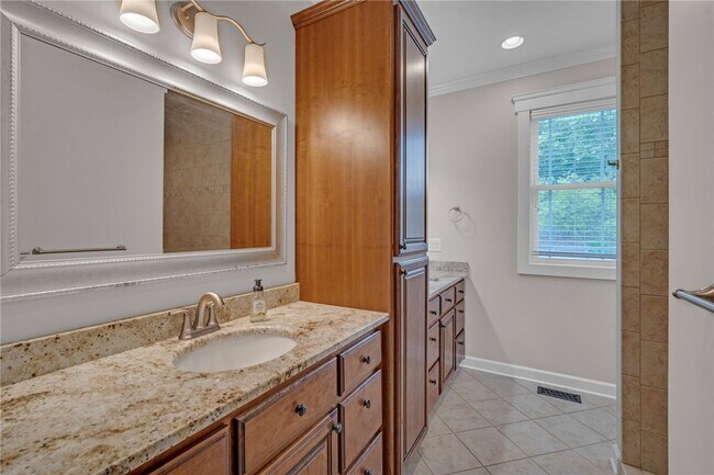 Foto del edificio - 137 Crawford Lake Dr