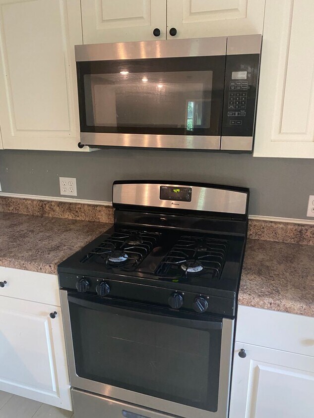 Primary Photo - 2 bedroom apartment in country setting!