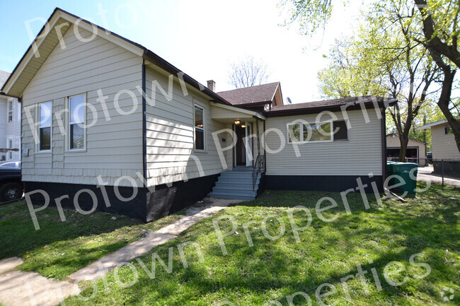 Building Photo - 122 Baker Ave