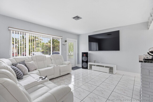 Foto del edificio - 6273 SW 25th St