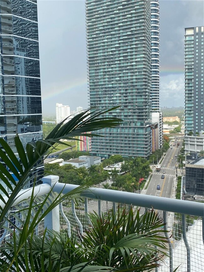 Foto del edificio - 1200 Brickell Bay Dr