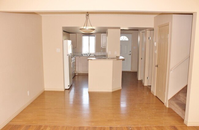 Photo du bâtiment - Lakeside Court