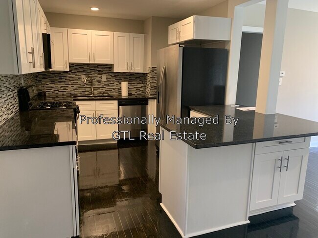 Building Photo - 3102 Robin Rd