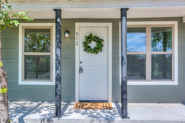 Foto del edificio - 512 E 18th St