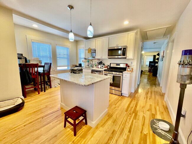 Building Photo - 57 Woods Ave