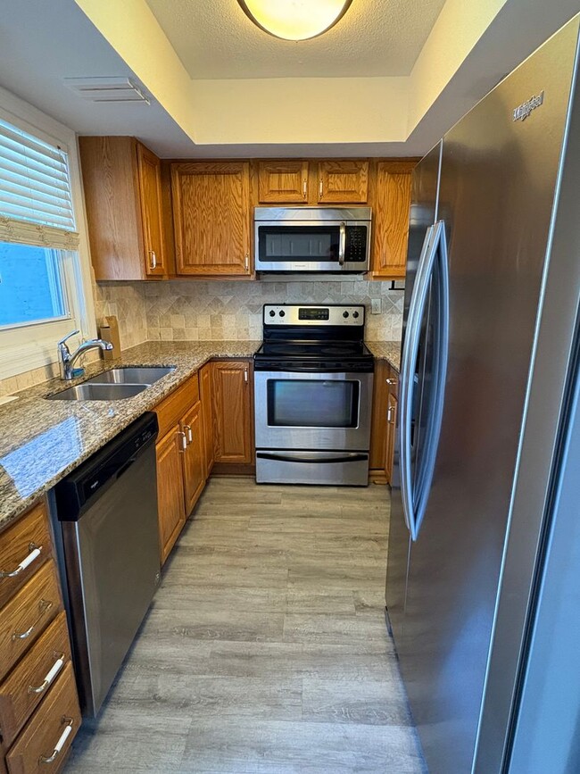 Building Photo - Newly Renovated 2 Bed / 1.5 Bath Townhome near Beaches!