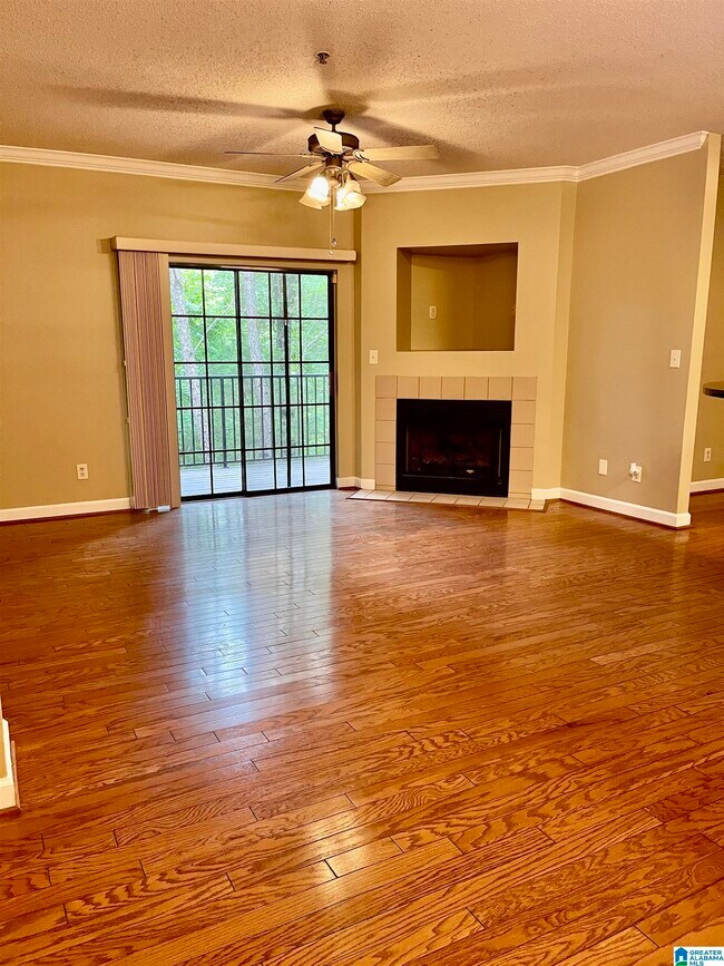 Foto del edificio - 213 Sterling Oaks Dr