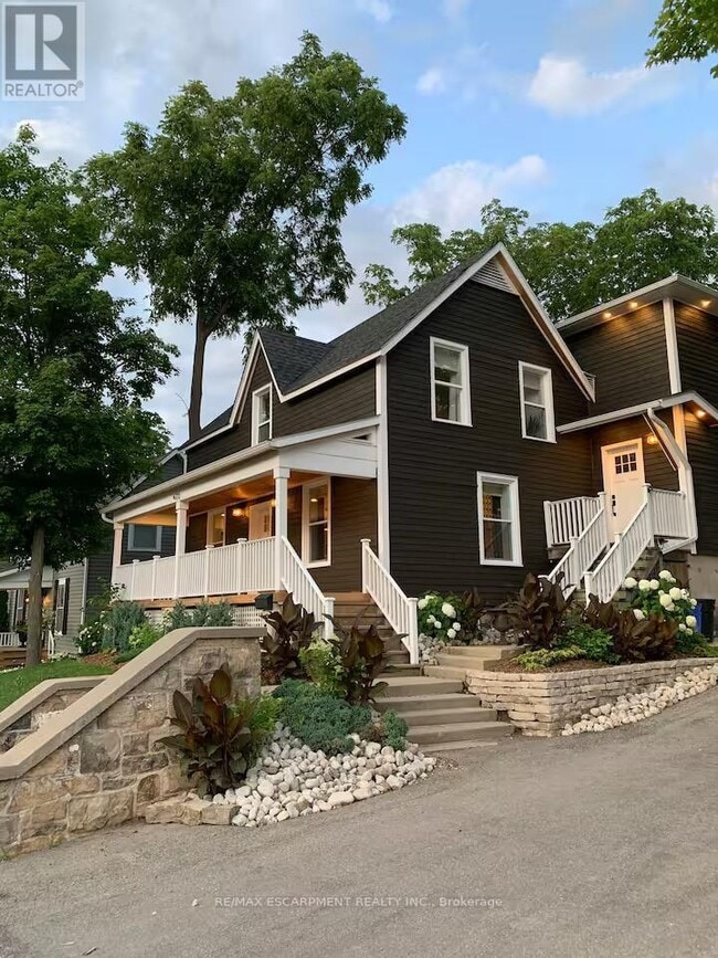 Photo du bâtiment - 426 Wilson St E