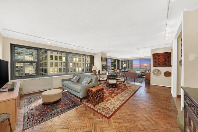 Foto del edificio - 247 E Chestnut St