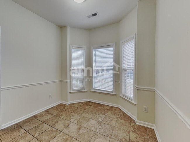 Building Photo - 2488 Somerset Place Dr